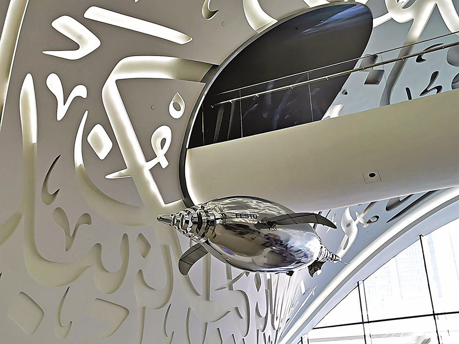 ◆筆者在離開博物館前，看到機械豚在表演。