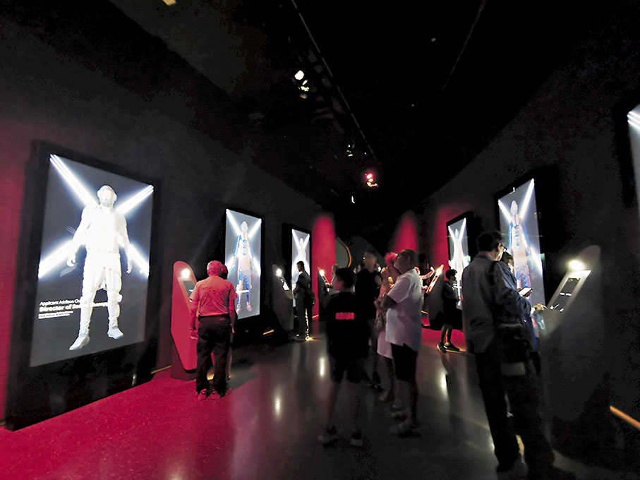 ◆第一展區︰國際空間站，你可以體驗變身太空人的影像。