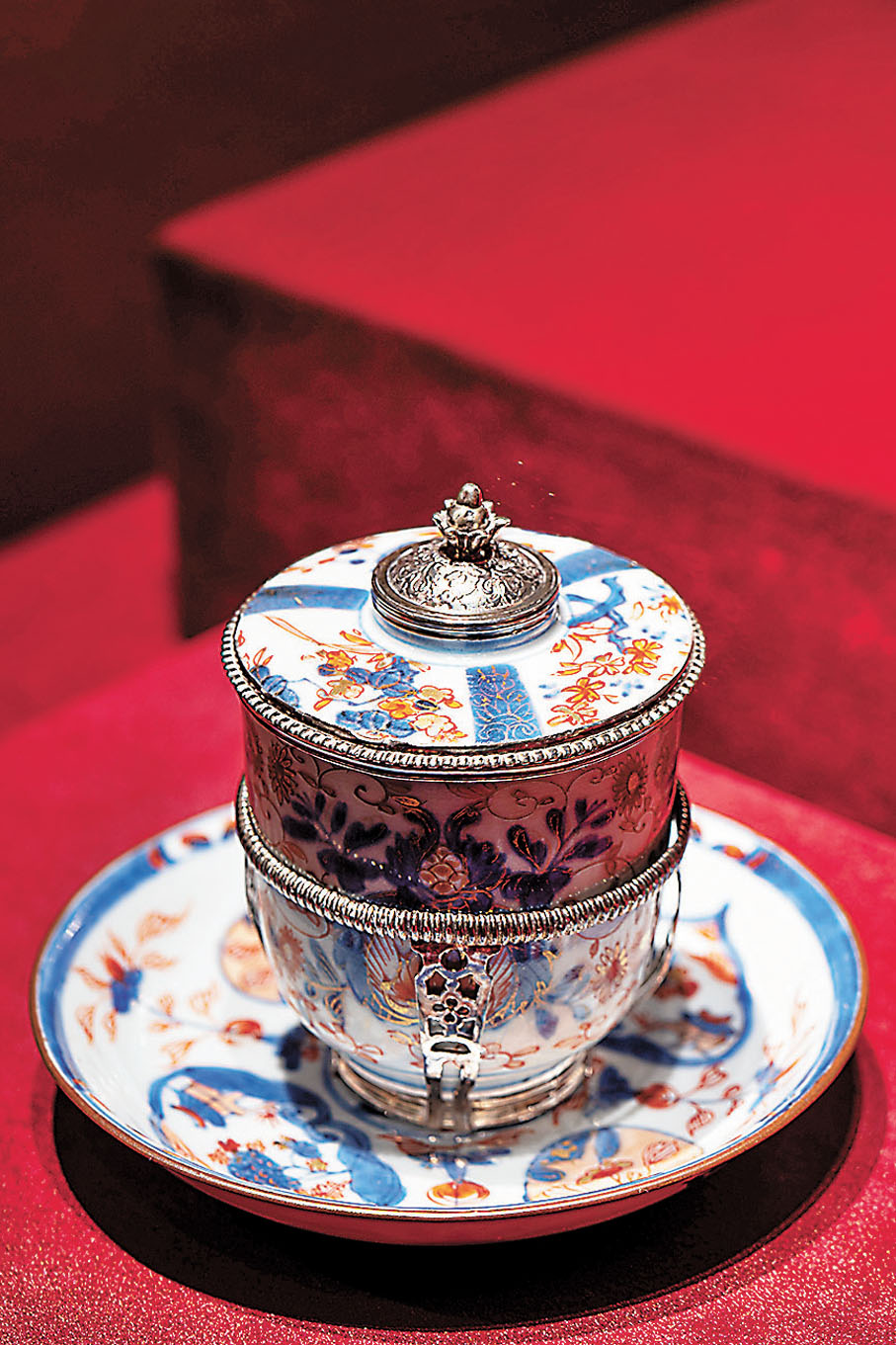 ◆防震巧克力杯及托盤　法國，巴黎，約1720年