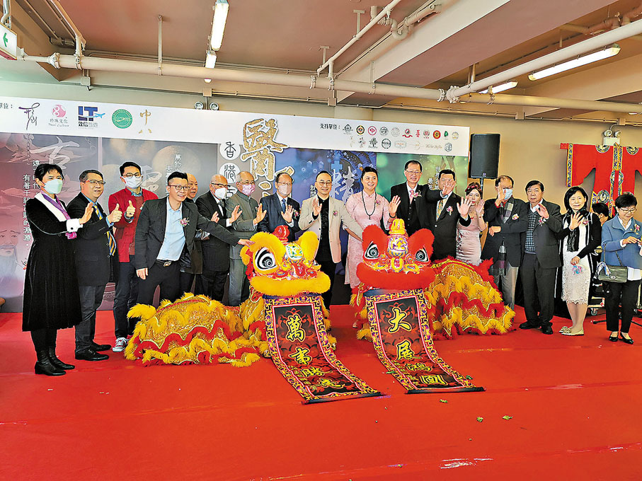 ◆形創影視娛樂及致信旅遊董事長余子良（中）《醫道鏡詮～香港道醫．中醫．中藥文化史略》執行人林久鈺及羅偉强及一班嘉賓出席開幕式。