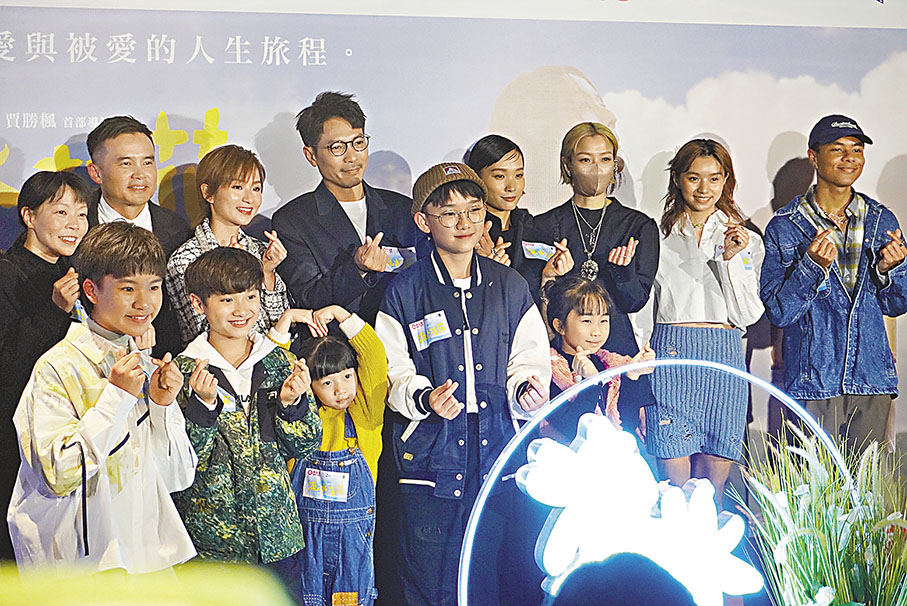 ◆ 電影《流水落花》演員及童星出席慈善首映禮。