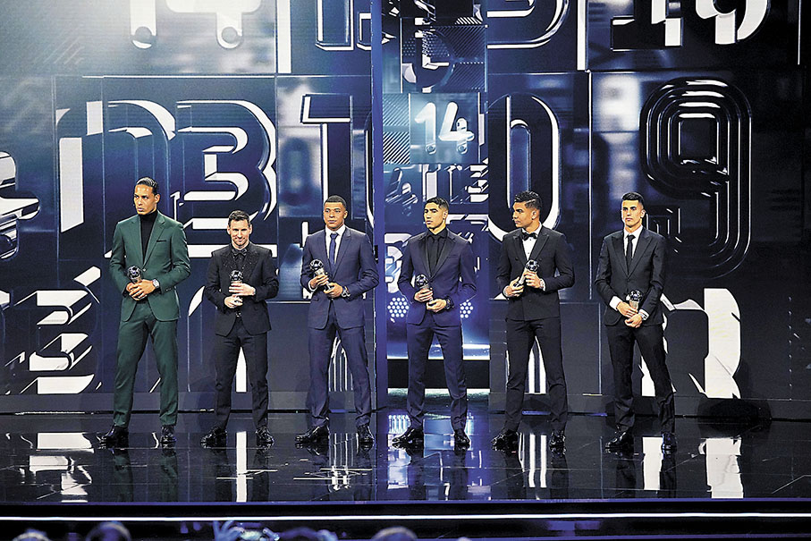 ◆入選最佳陣容的，包括(左至右)雲迪積克、美斯、麥巴比、阿舒拉夫、卡斯米路和祖奧簡斯路。  新華社