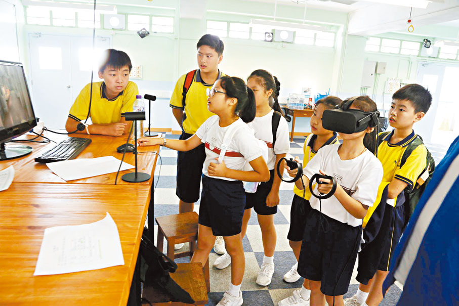 ◆教育局邀請全港中小學就資優教育基金11個本學年新辦的校外進階課程，推薦合適的資優生報讀。圖為小學生體驗STEAM活動。 資料圖片