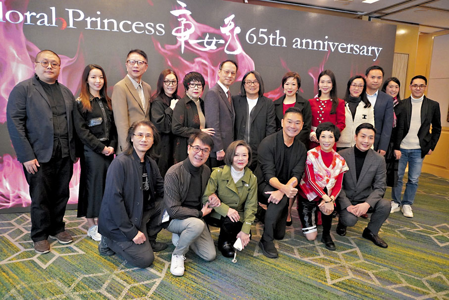 ◆經典《帝女花》昨日舉行記招，一眾大佬倌及嘉賓大合照。