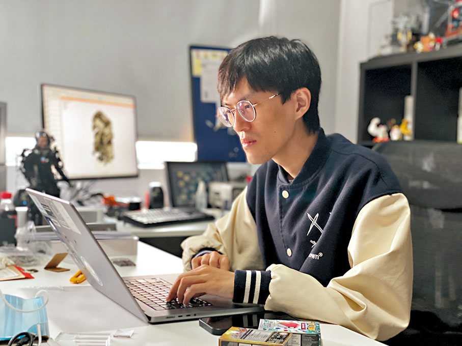 ◆《流浪地球2》美術組製作總監楊旭。香港文匯報記者李薇  攝