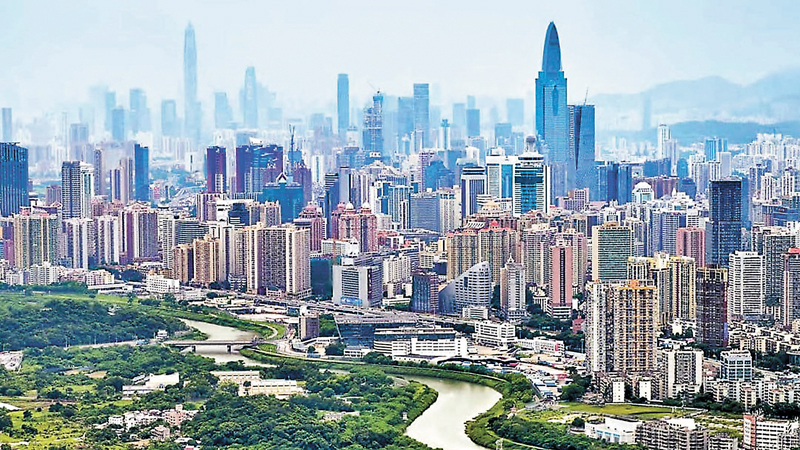 ◆李聖潑建議把「北部都會區」的發展與深圳前海、河套地區組建共同發展體。圖為深圳河兩岸。資料圖片
