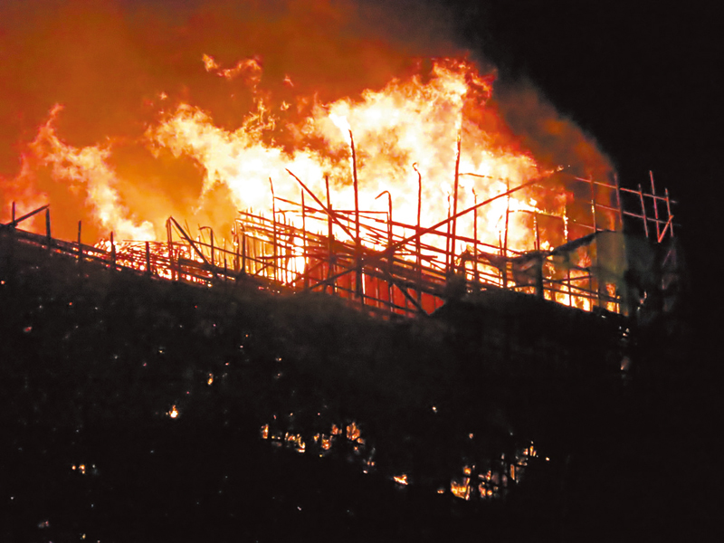 ◆是次火警歷時約9小時。 網上圖片