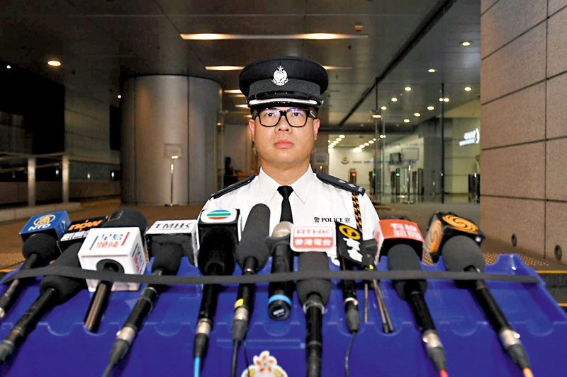 ◆鄭威鍵昨晚公布主辦團體取消周日的集會遊行。香港文匯報記者鄺福強  攝