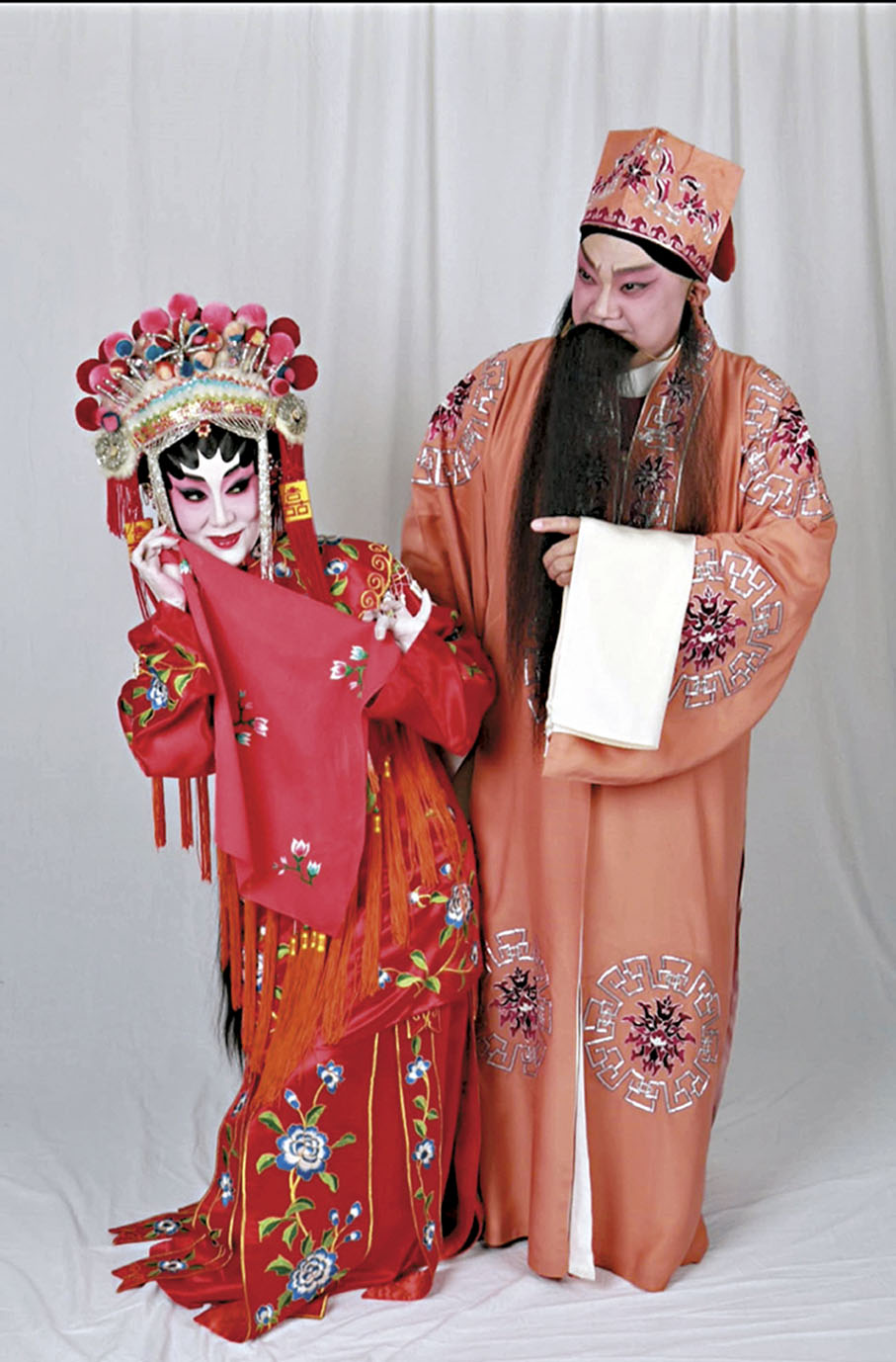 ◆陳鴻進和鄭詠梅是好拍檔，今次演繹一對老夫少妻。