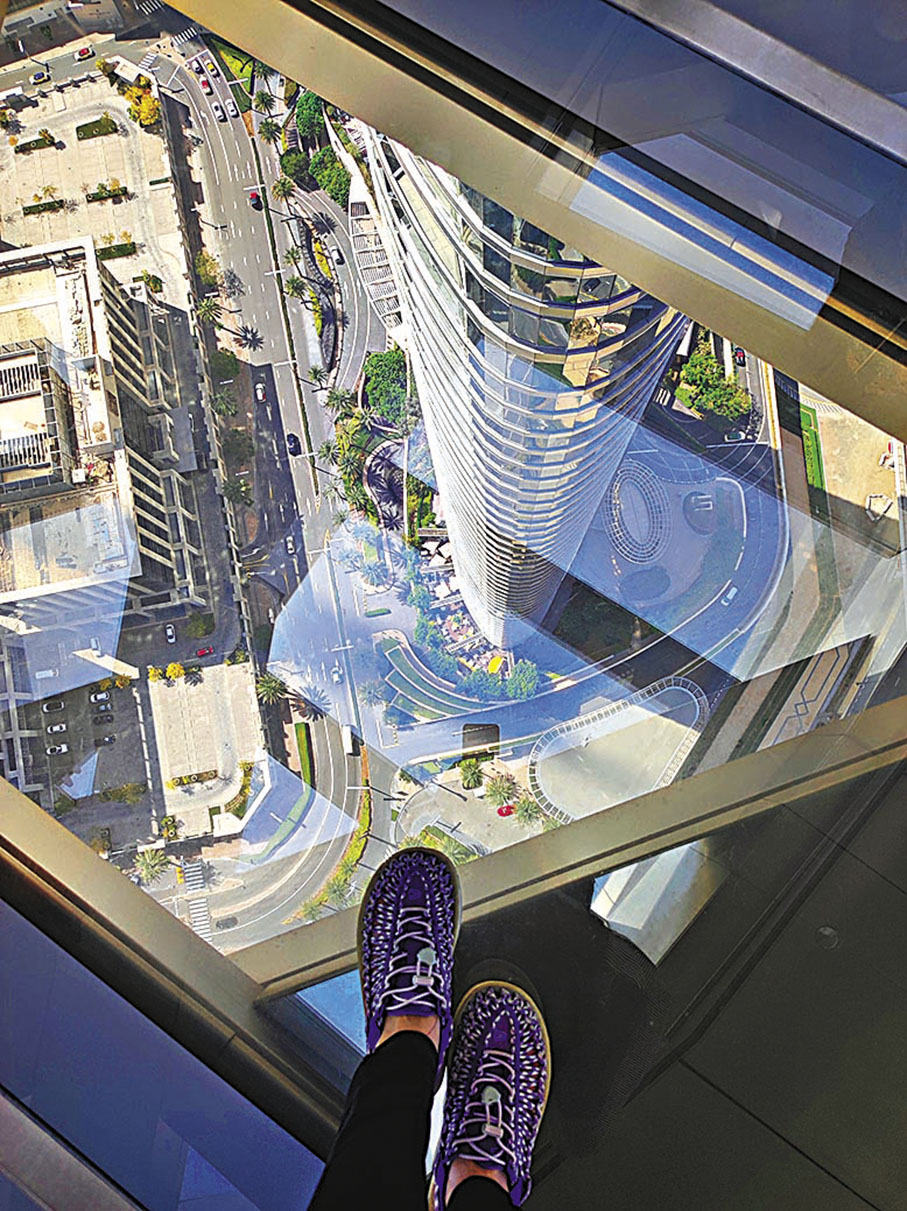 ◆觀景台地下是以玻璃製造，你可直接看到底下景色。