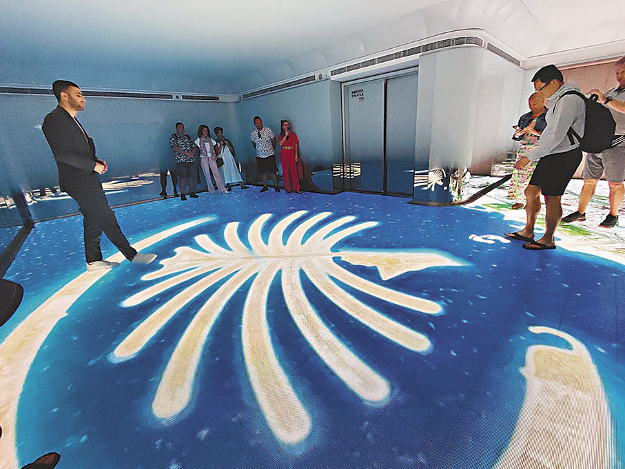 ◆遊客先穿過水族館隧道後，便來到棕櫚島標誌的數碼體驗。