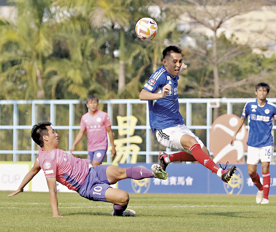 ◆ 林嘉緯（左）臥射被胡晉銘快一步化解。