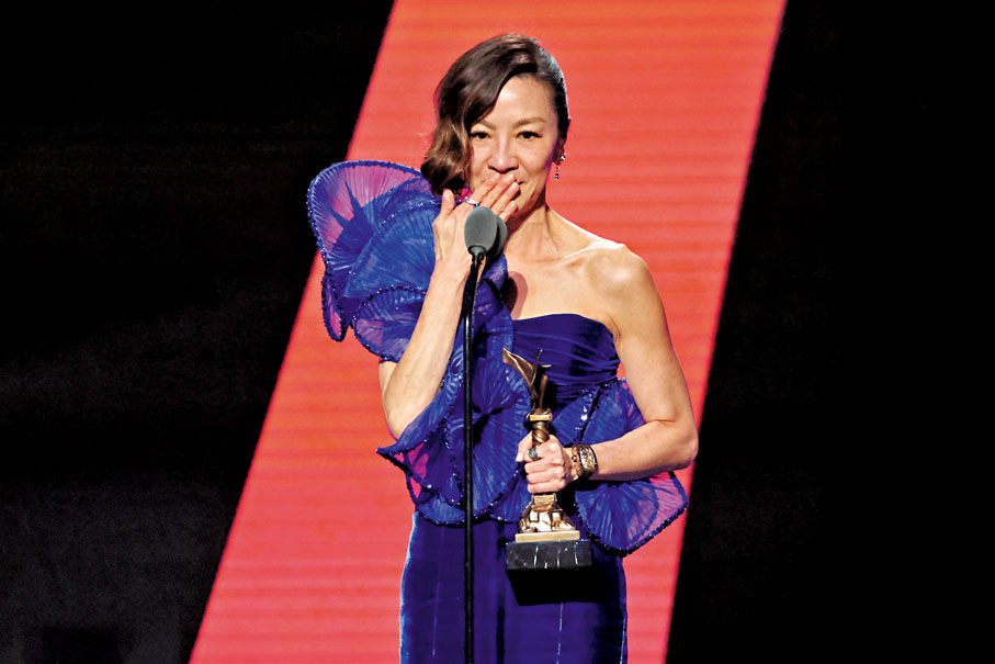 ◆楊紫瓊一度激動落淚，難以言語。  路透社