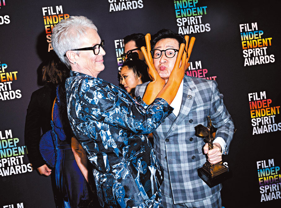 ◆關繼威收到同劇拍檔的另類祝賀。 路透社