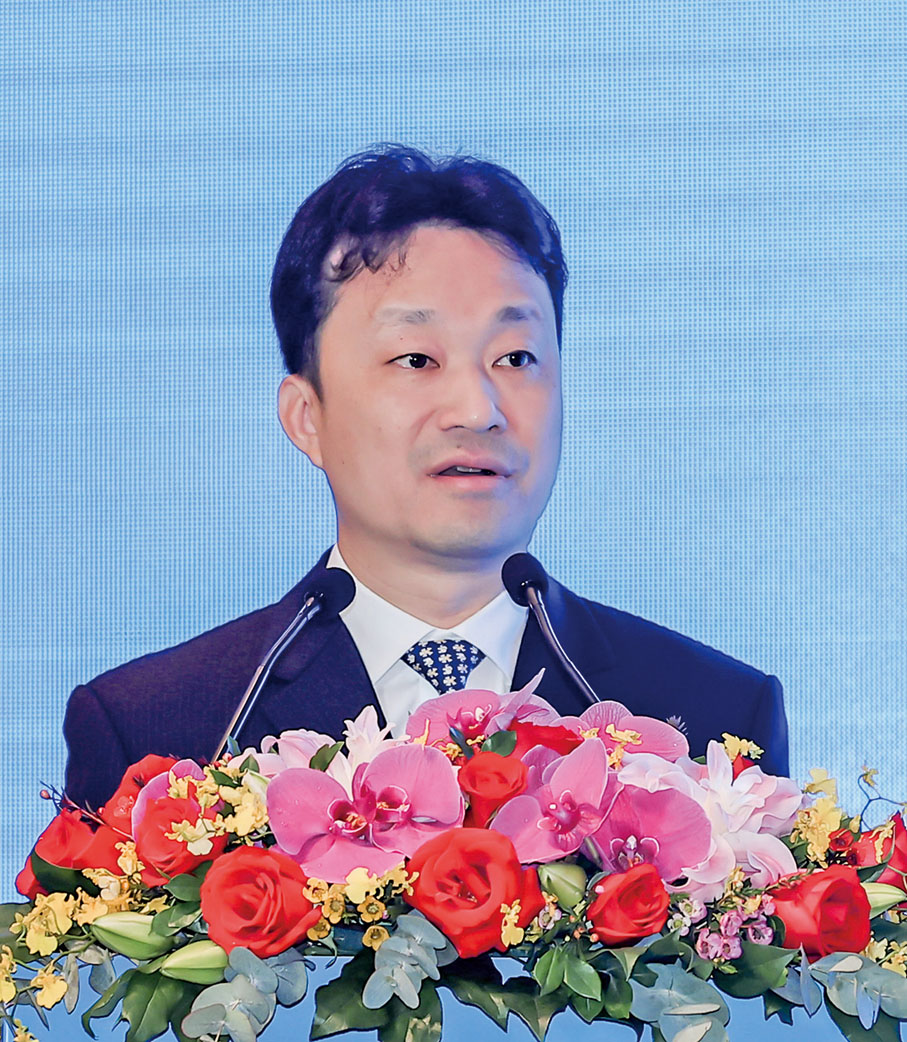 ◆ 深圳市光明區委副書記、區長邱浩航致辭。