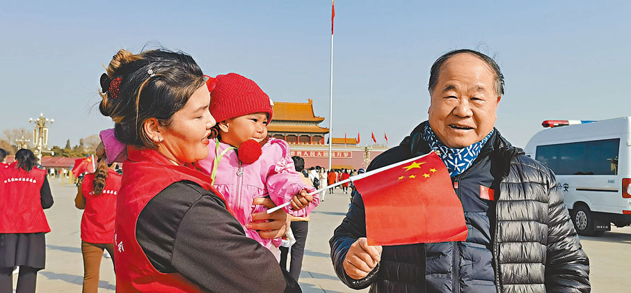 ◆參觀活動令患兒和家人的心理得到放鬆，莫言也感到開心。 陳玲玲 攝