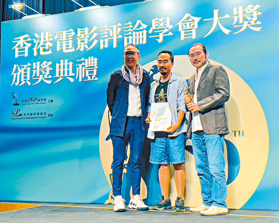 ◆麥天樞（中）、韋家輝（右）憑《神探大戰》榮獲最佳編劇。