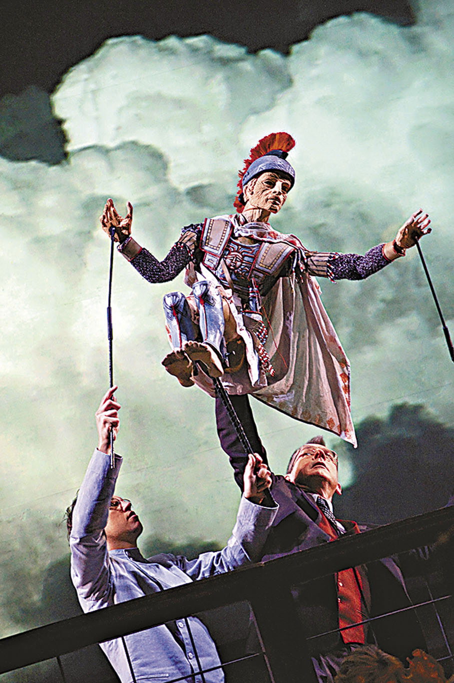 ◆南非木偶劇團在演出中展現偶戲絕活。 攝影：John Hodgkiss