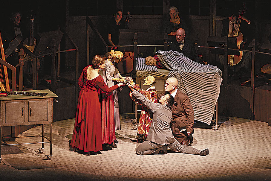 ◆歌劇《尤利西斯歸鄉記》場景被設置在二十世紀的醫院病房中。 攝影：Eric Devillet