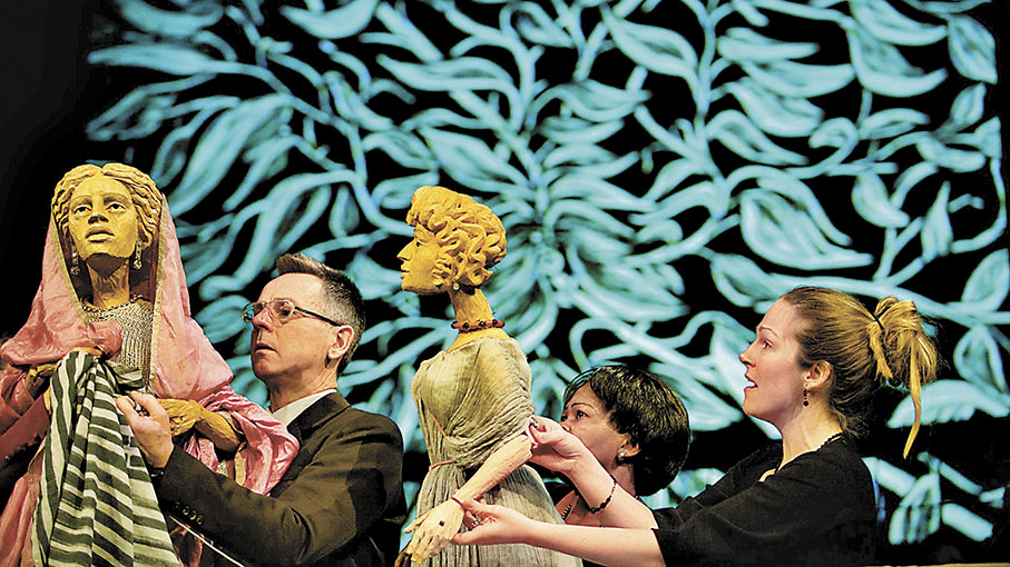 ◆南非木偶劇團主創分享，「呼吸」是讓木偶栩栩如生的秘訣。 攝影：John Hodgkiss