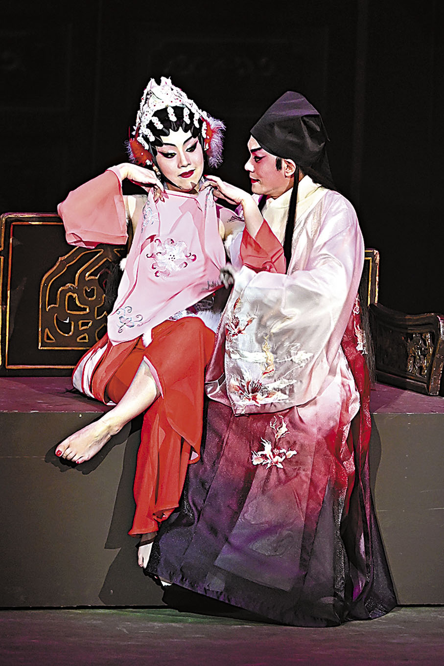 ◆粵劇《畫皮》精新版中狐妖與書生。 攝影：Annie  Chow
