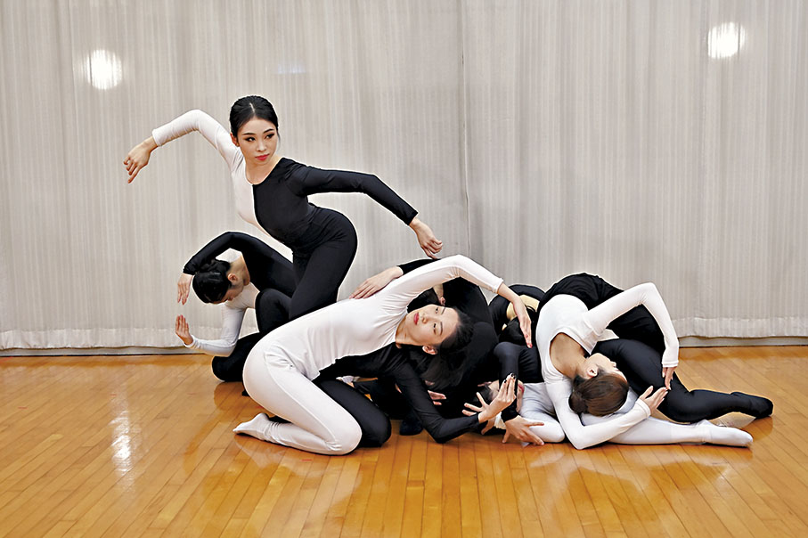 ◆傲松勵志創新姿。