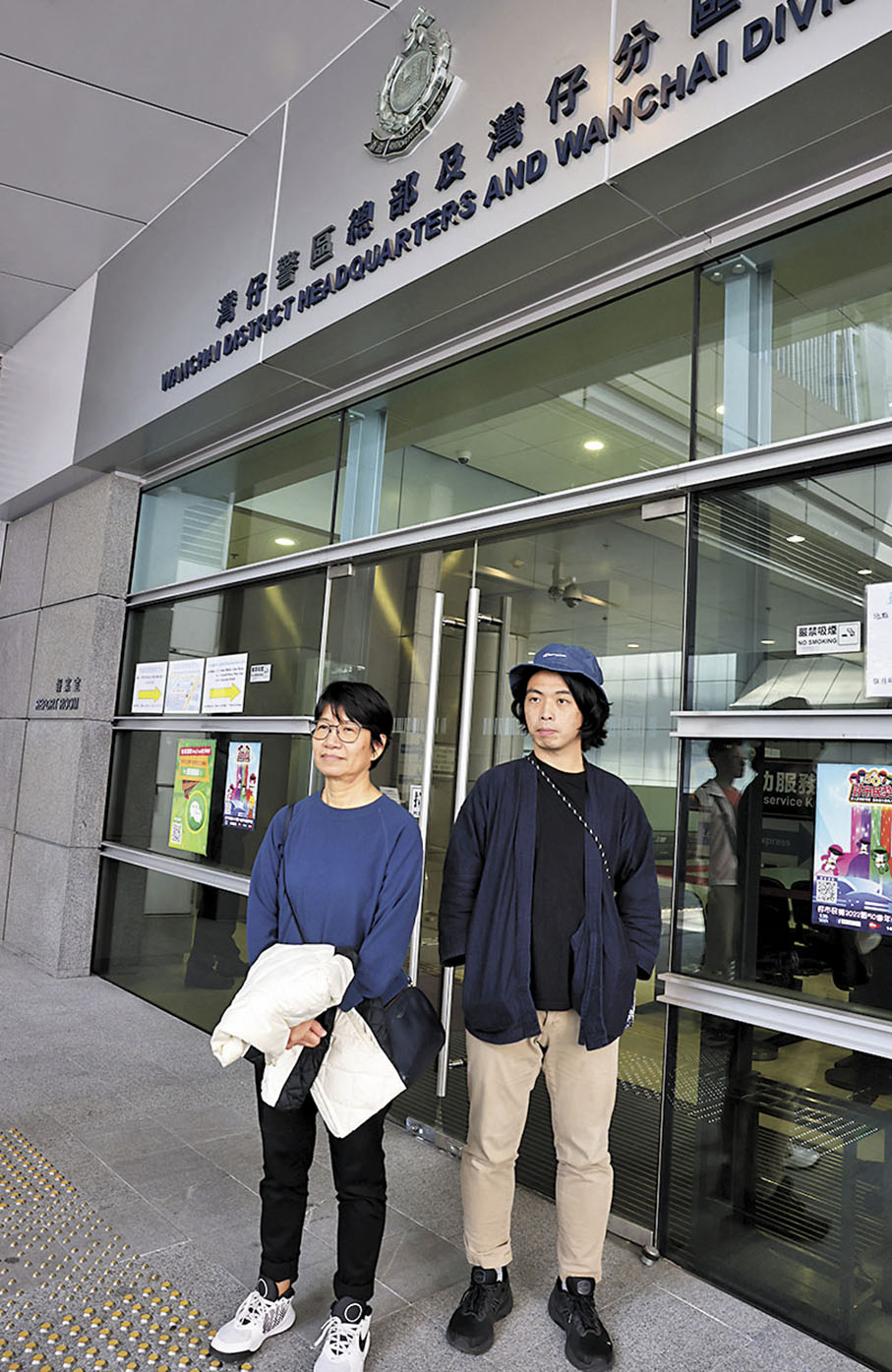 ◆鄧燕娥（左）昨日獲准保釋。香港文匯報 記者 鄧偉明  攝