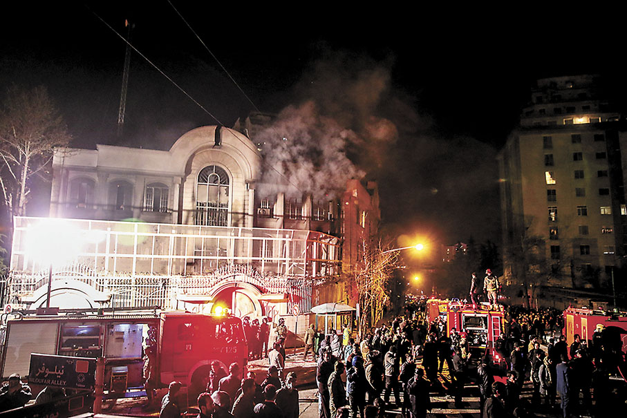 ◆伊朗示威者2016年衝擊沙特駐伊使領館，放火焚燒建築物。 資料圖片