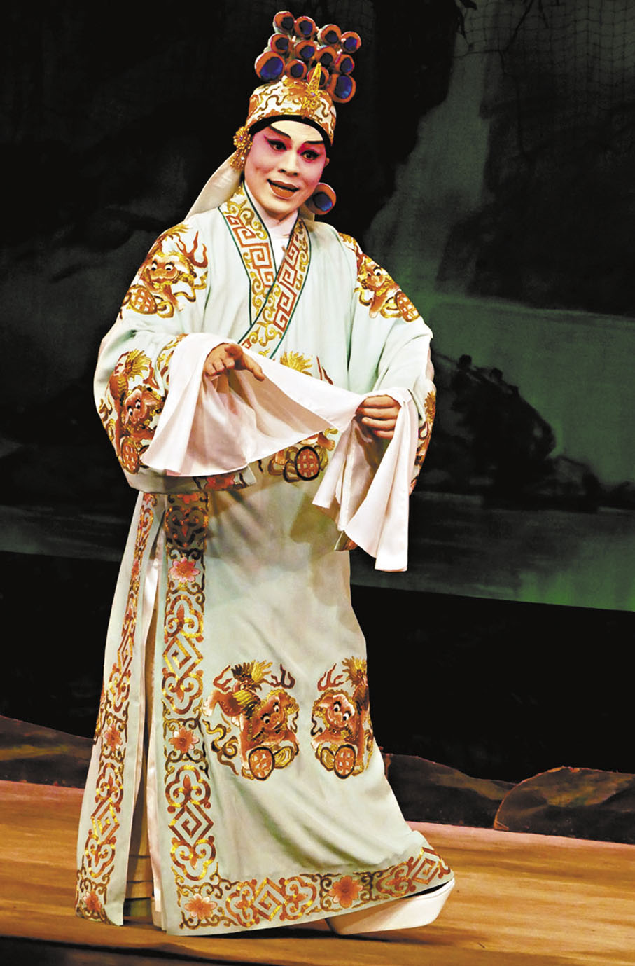 ◆藍天佑演才子文質彬彬。