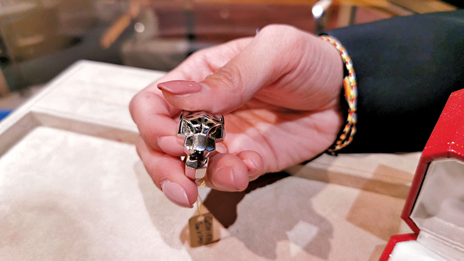 ◆這款美洲豹戒指的設計Cartier一直在沿用。