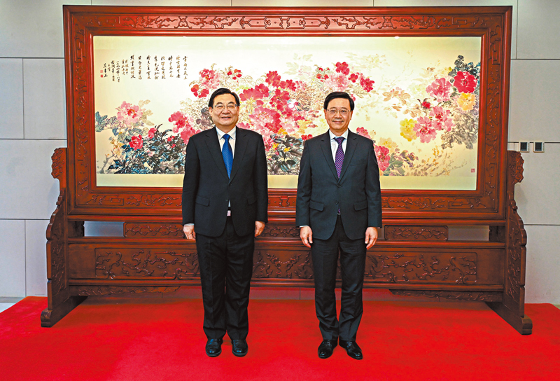 ◆李家超昨日上午與國家文化和旅遊部部長胡和平（左）會面。