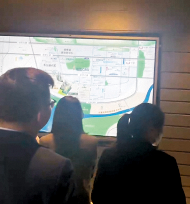 ◆ 港人鄺先生斥千萬買入中洲灣一個單位。 香港文匯報深圳傳真