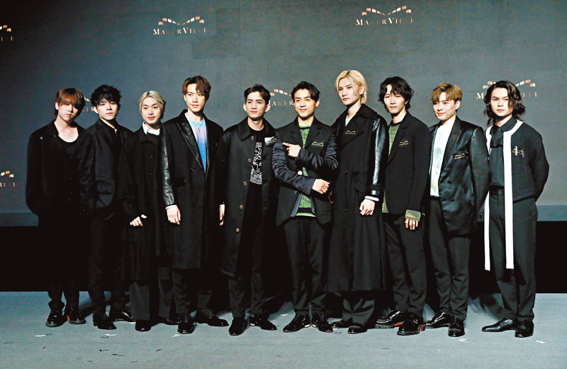 ◆男團MIRROR12子宣傳合拍的電影《12怪盜》。