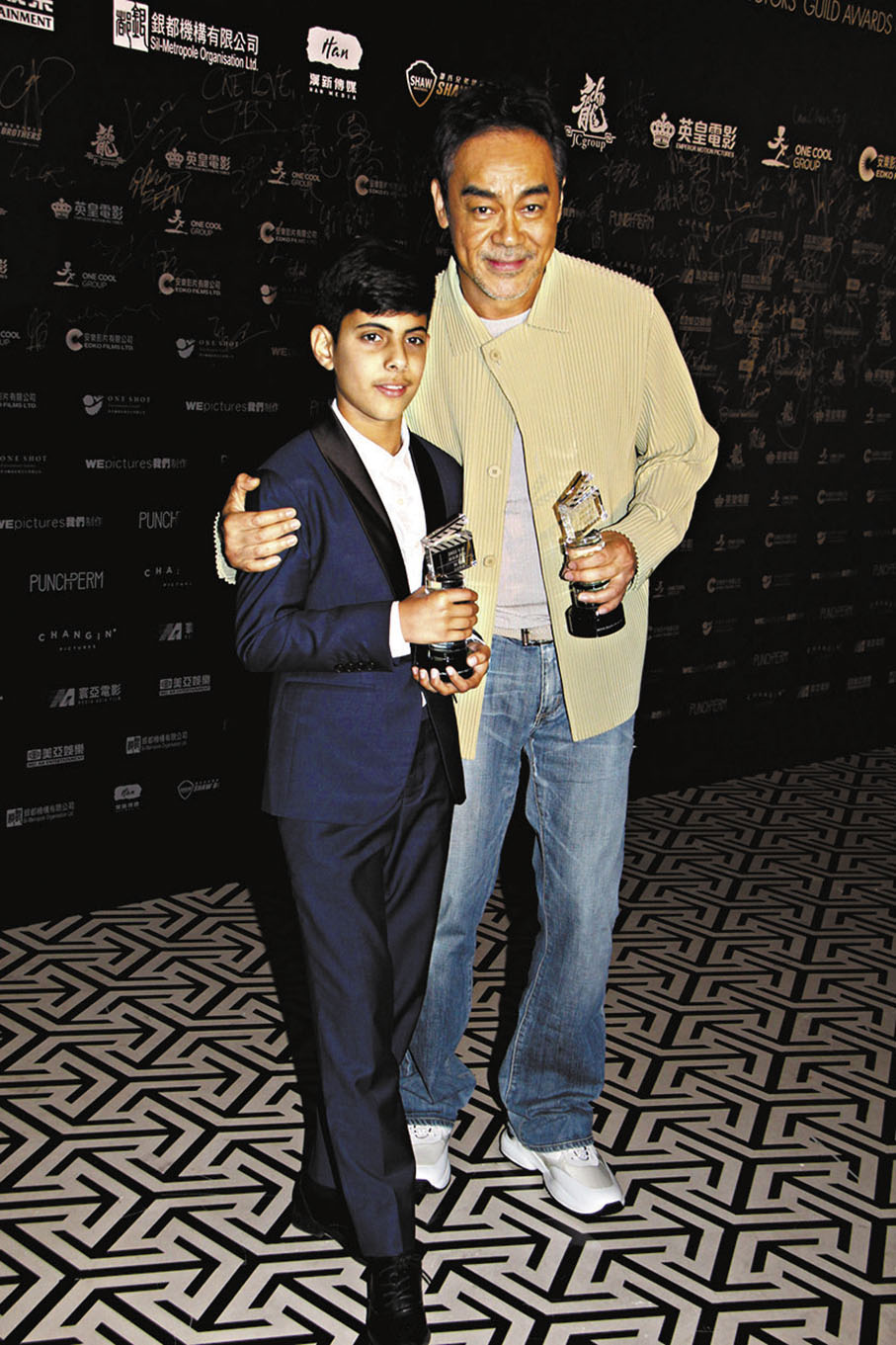 ◆劉青雲與林諾在後台來個「父子」合照。