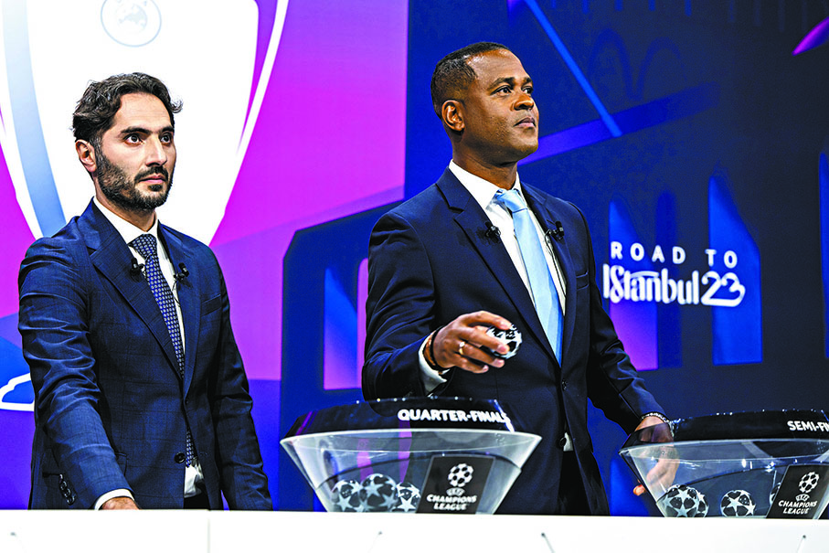 ◆名宿古華特(右)和咸美艾天托普擔任歐聯抽籤嘉賓。  美聯社