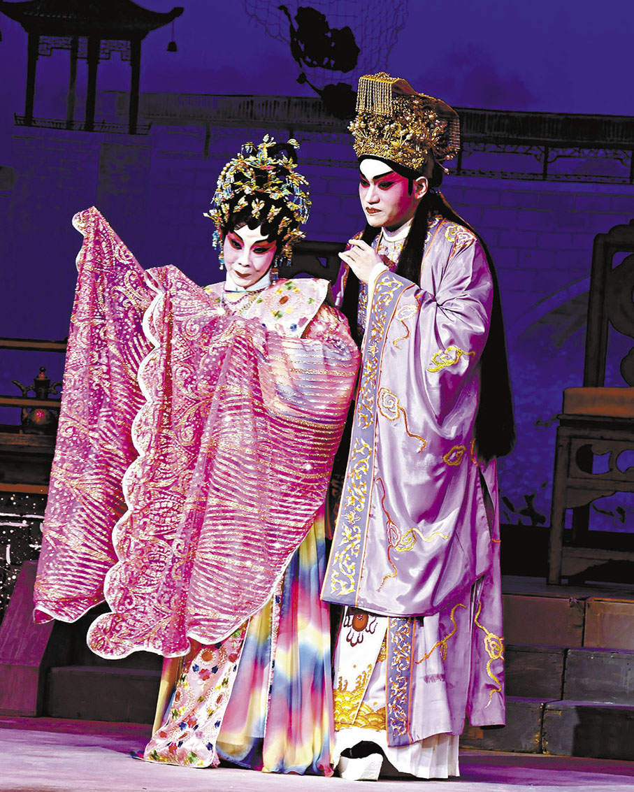 ◆陳銘英和譚穎倫在《七彩蝴蝶精》一劇中。