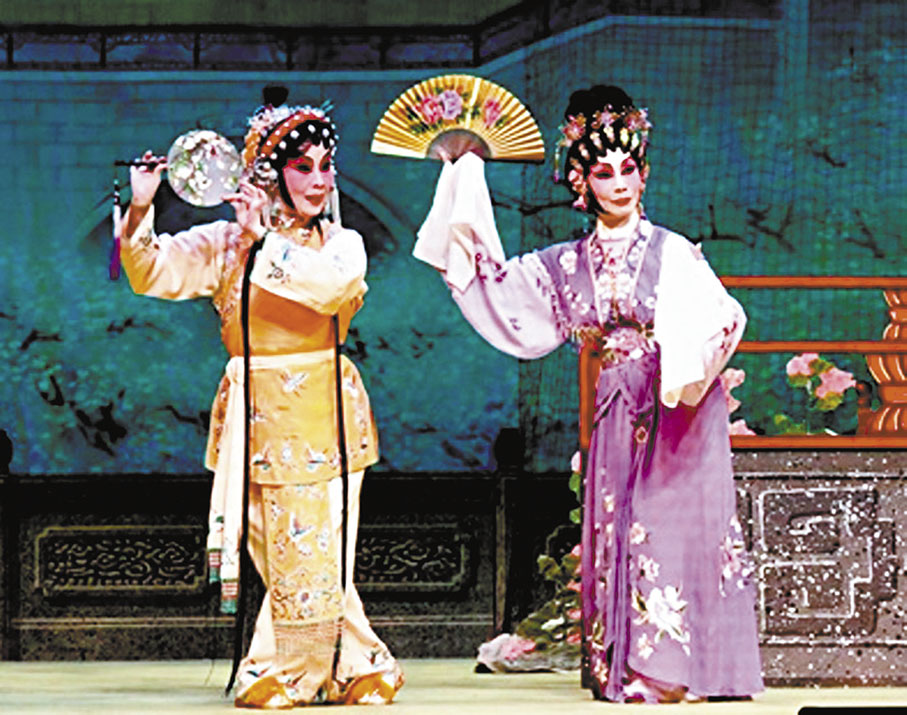 ◆陳銘英和學生合演《牡丹亭驚夢之遊園》飾演春香。