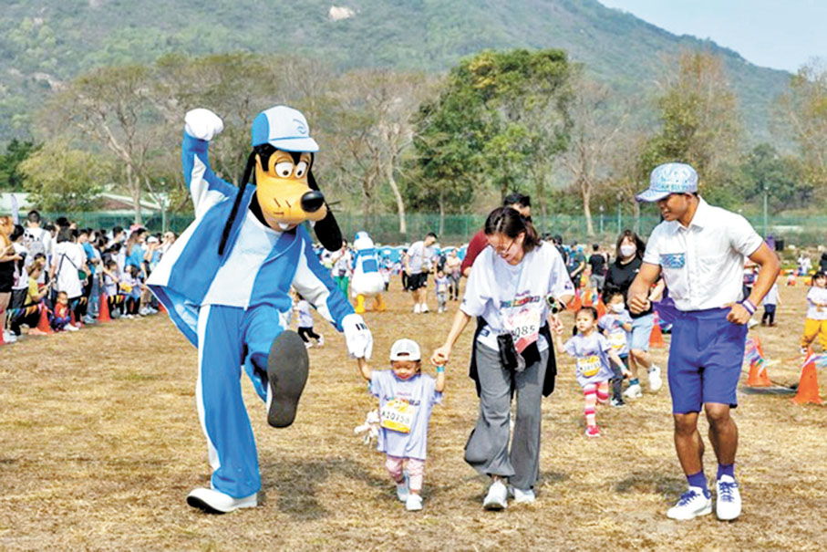 ◆迪士尼「10K Weekend」跑步活動，兩日共吸引近1.8萬人參與。 香港迪士尼供圖