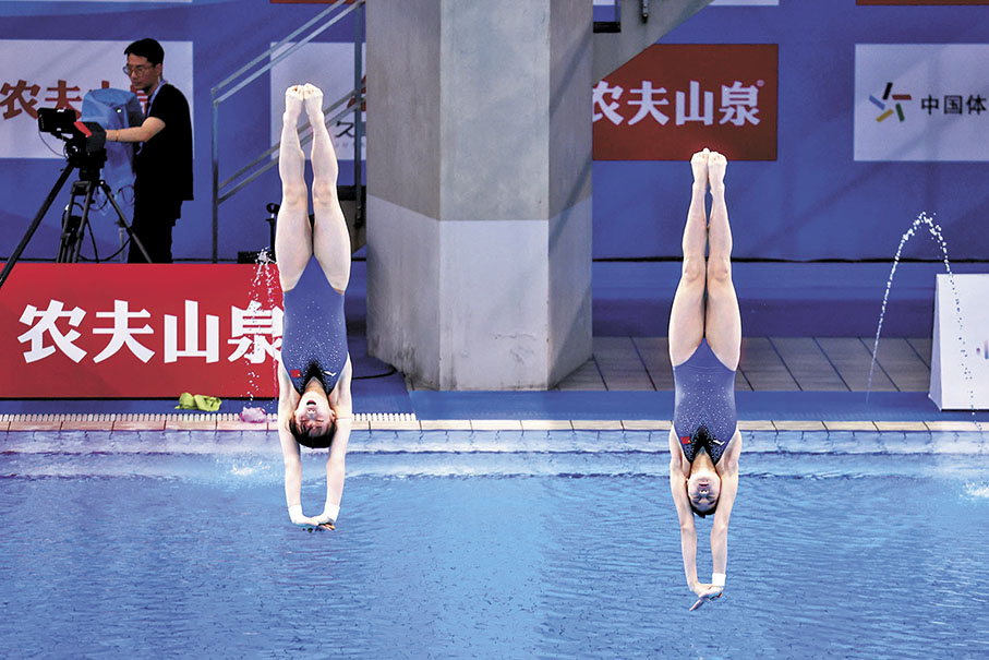 ◆ 陳芋汐/全紅嬋奪女子雙人10米跳台冠軍。 香港文匯報記者夏微 攝