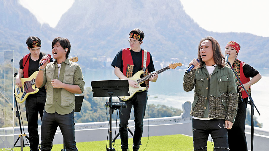 ◆動力火車首期節目在台灣分會場獻唱《娜魯灣情歌》。