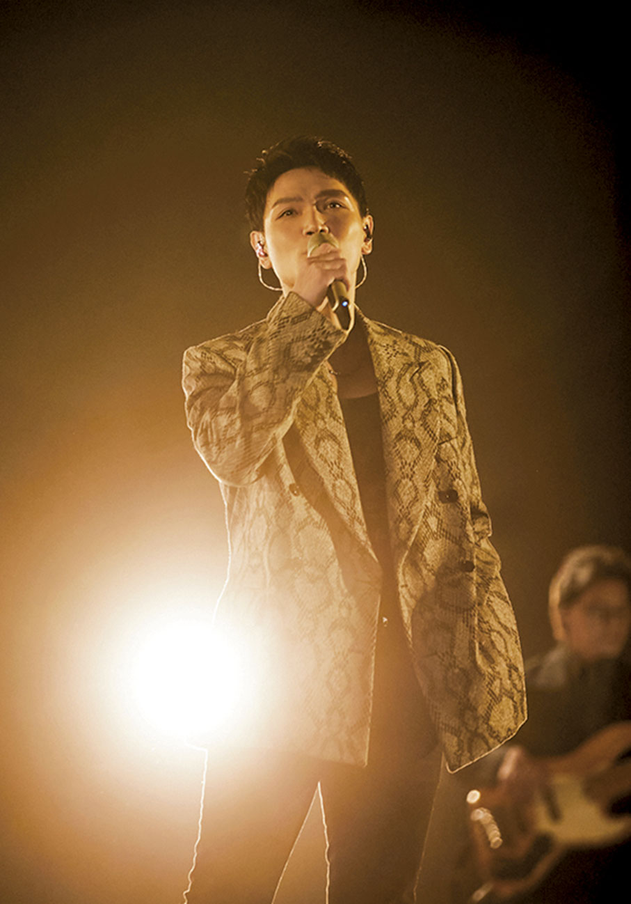 ◆楊宗緯重新演繹《鹿港小鎮》，找尋一代人成長的軌跡與文明。