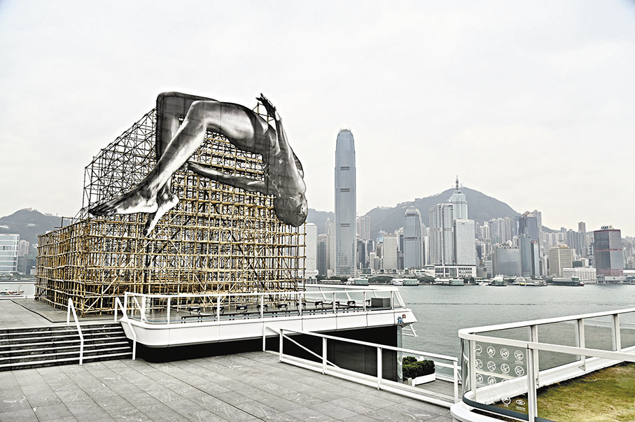 ◆這一裝置作品融入香港傳統的築棚工藝。