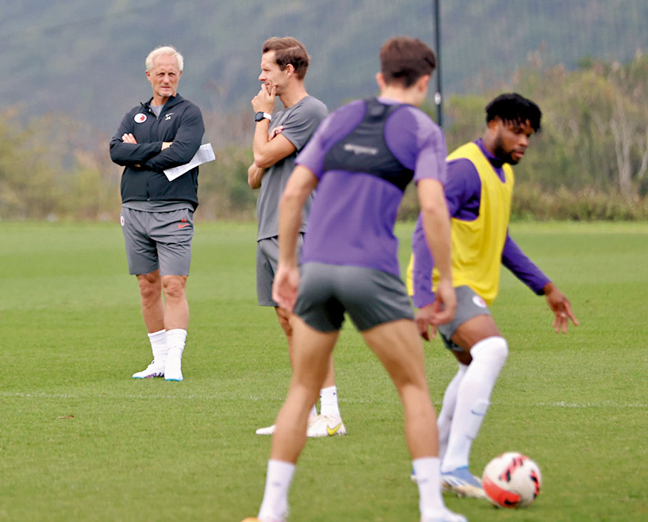 ◆安達臣（左）相信艾華歸化後能提升港隊攻力。