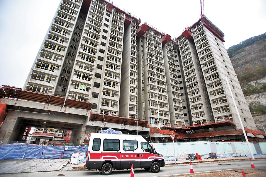 ◆秀茂坪安愉道安秀苑居屋地盤昨日發生致命工業意外，一名工人從15樓高處墮下死亡。