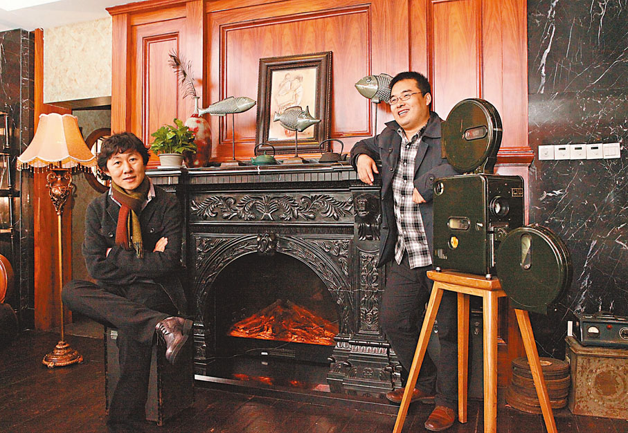 ◆李建軍（右）和王建寧在小廣寒。香港文匯報山東傳真