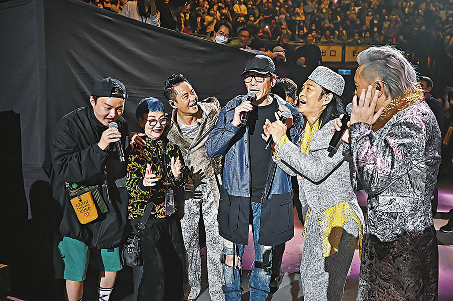 ◆草蜢台北小巨蛋演唱會，好友張小燕、羅時豐、許富凱、曾國城上台合唱。