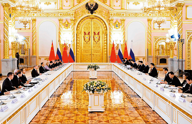 ◆當地時間3月21日下午，國家主席習近平在莫斯科克里姆林宮同俄羅斯總統普京舉行會談。這是兩國元首舉行大範圍會談。 新華社