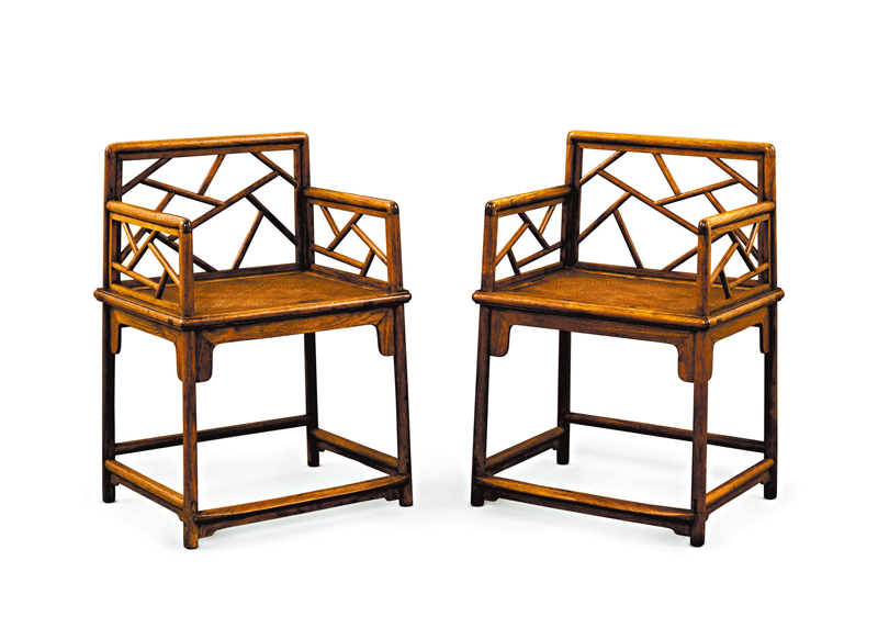 ◆清黃花梨冰裂紋玫瑰椅一對     圖片來源：蘇富比