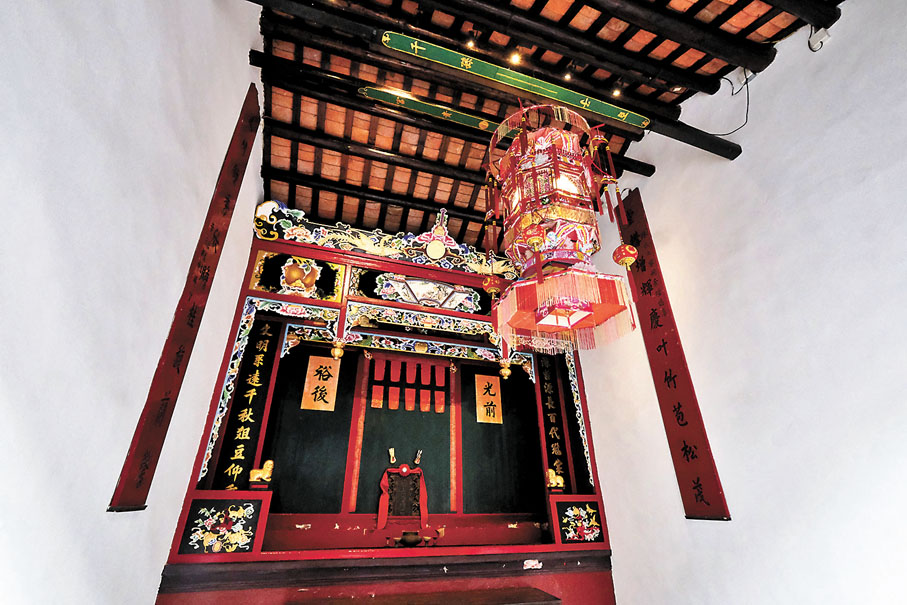 ◆ 三棟屋的宗祠與其他客家宗祠不同，只放一塊大神主牌，代表所有祖先。資料圖片