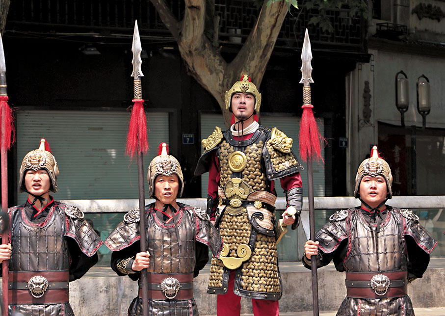 ◆ 岳飛是著名的抗金名將，其私生活一樣值得世人尊敬。圖為文藝表演中的岳飛。資料圖片